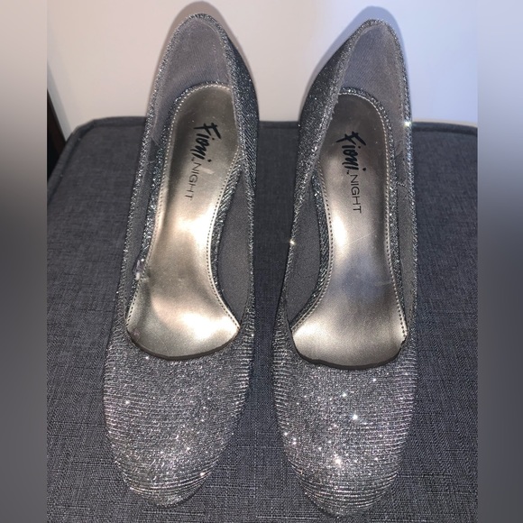 Sparkly Grey Close Toed Pump - Picture 3 of 7